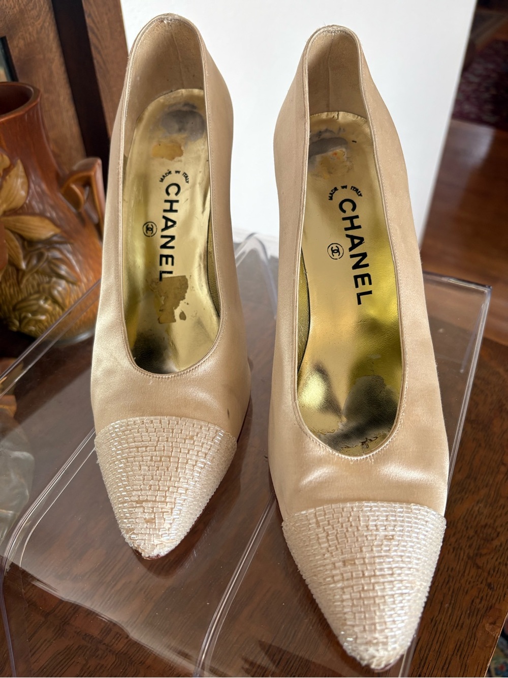 CHANEL Vintage Cream Satin Pointed Toe Pumps with Textured Cap Size 39 EU/8.5 US - Picture 14 of 16